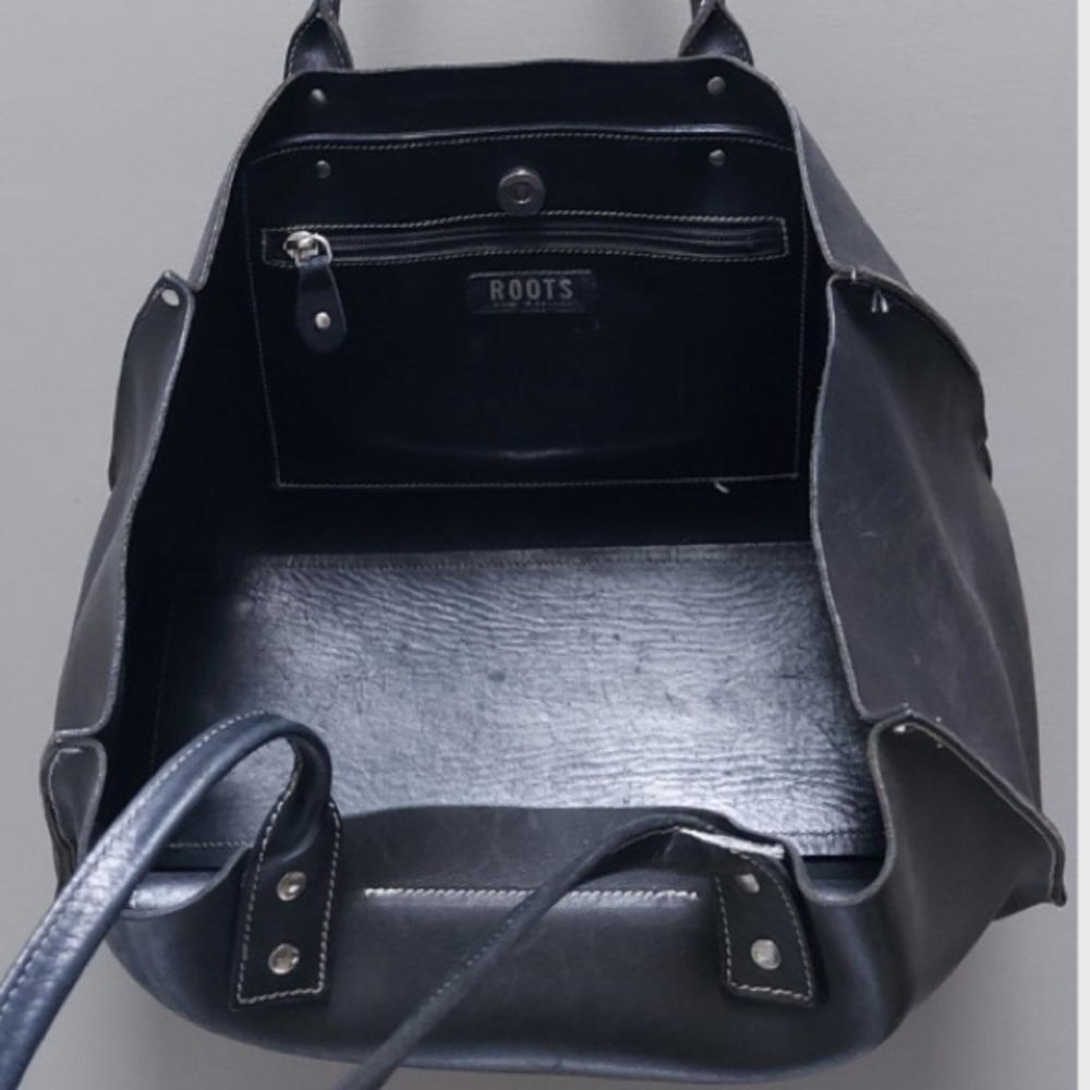 Roots leather purse, black quality 100% Italian leather bag, made in Canada - Picture 3 of 6